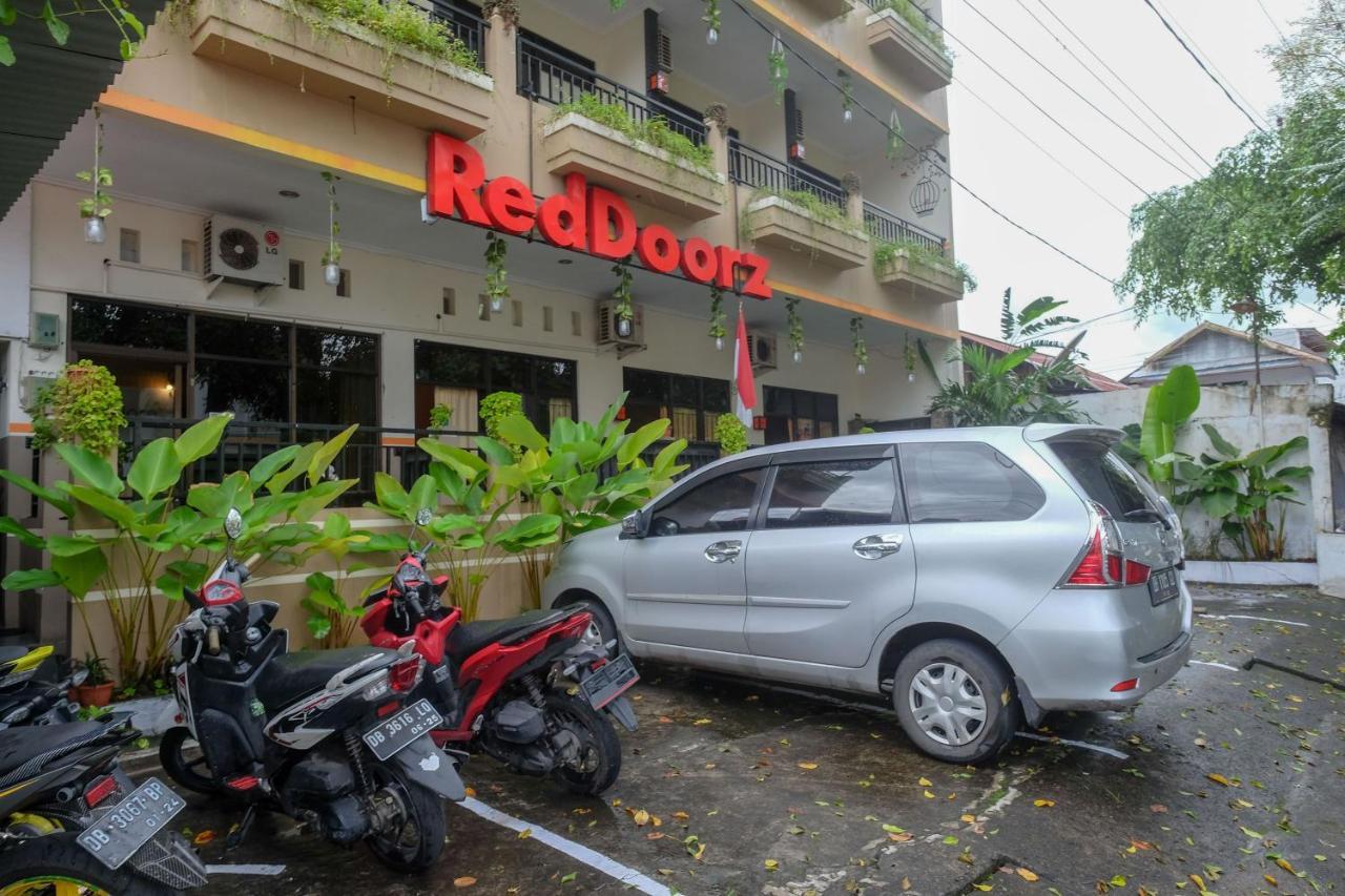 Reddoorz @ Jalan Pramuka Manado Hotel Exterior photo