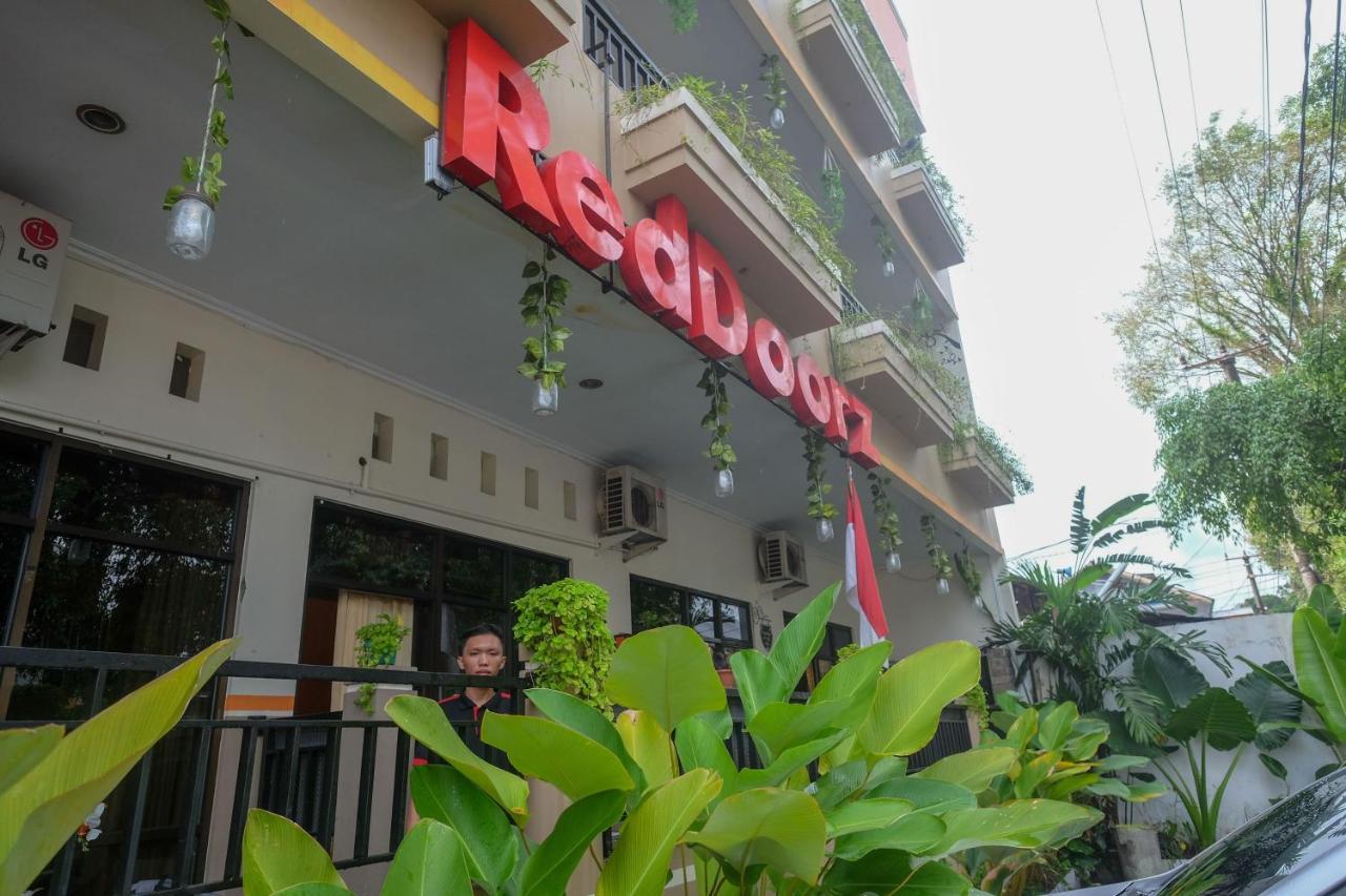 Reddoorz @ Jalan Pramuka Manado Hotel Exterior photo