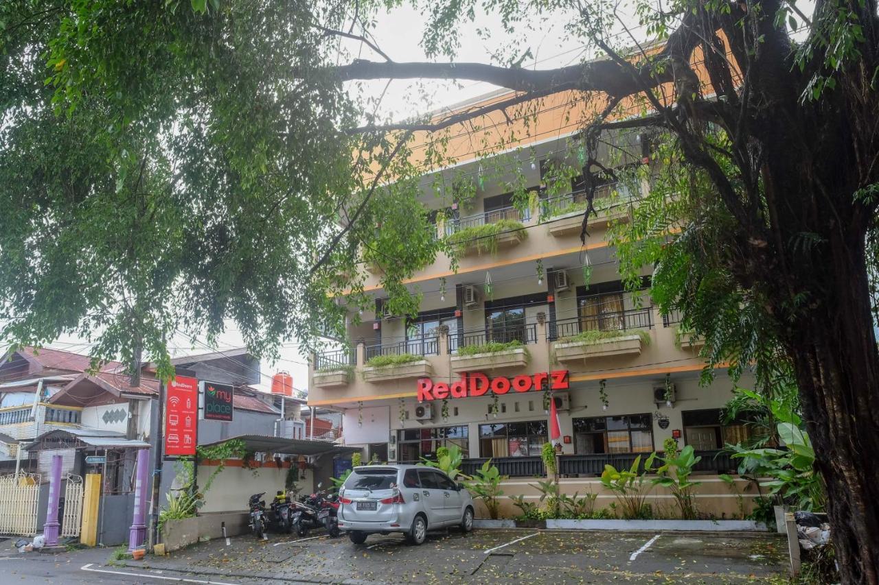 Reddoorz @ Jalan Pramuka Manado Hotel Exterior photo